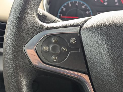 Used 2022 Chevrolet Traverse LS FWD image 21