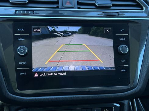 Used 2019 Volkswagen Tiguan SE AWD/4WD image 32