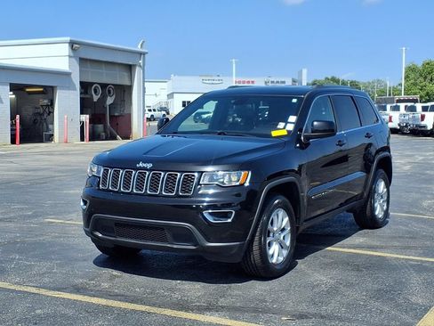 Used 2021 Jeep Grand Cherokee Laredo X AWD/4WD image 2