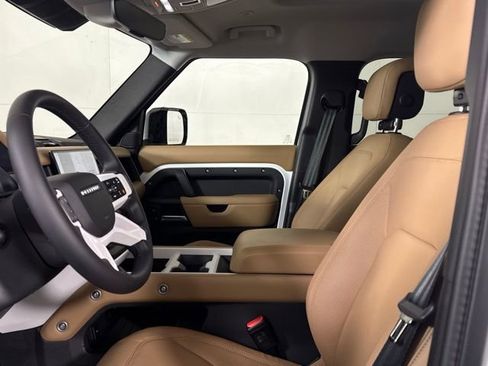 New 2025 Land Rover Defender 110 X-Dynamic SE image 6