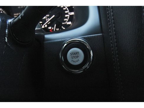 Used 2022 Nissan Armada SL w/ Captain's Chairs Package image 32