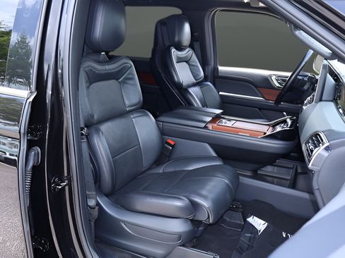 Used 2024 Lincoln Navigator Reserve AWD/4WD image 23
