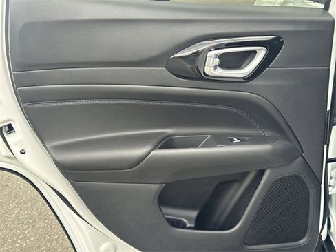 New 2026 Jeep Compass Latitude image 22