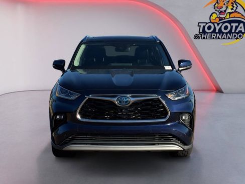Used 2021 Toyota Highlander Platinum image 2