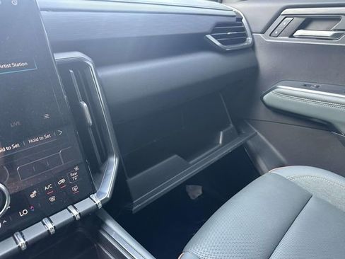 Used 2024 GMC Acadia AT4 w/ Luxury Package image 18