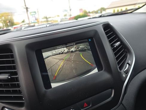 Used 2020 Jeep Cherokee Latitude Plus w/ Cold Weather Group image 25