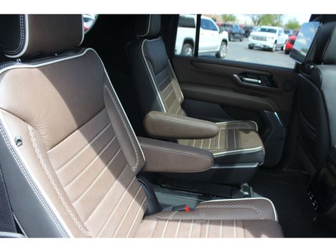 New 2026 GMC Yukon XL Denali Ultimate AWD/4WD image 33