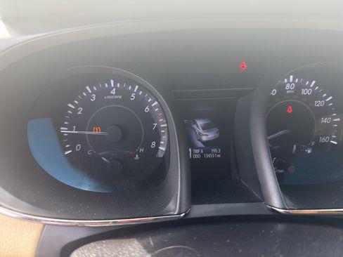 Used 2016 Toyota Avalon Limited w/ Toyota Safety Sense Package FWD image 9
