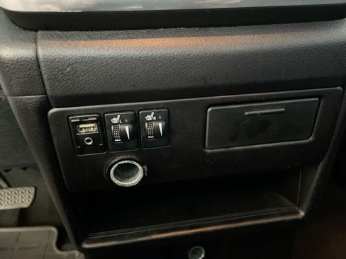 Used 2015 Toyota Sienna SE FWD image 28