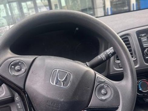 Used 2017 Honda HR-V LX image 12