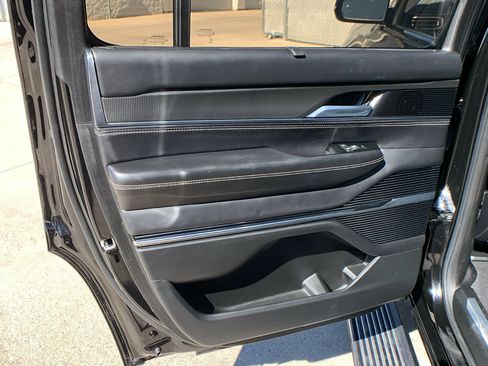 Used 2022 Jeep Grand Wagoneer Series II image 20