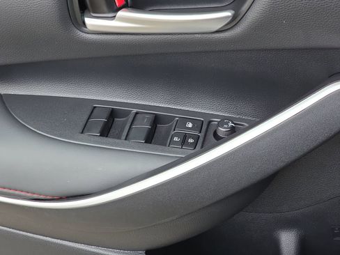 Used 2025 Toyota Corolla SE image 34