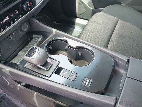 Used 2026 Nissan Rogue SV FWD image 28