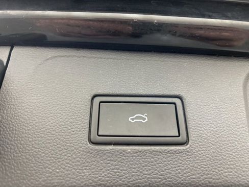 Used 2023 Volkswagen Atlas SEL Premium image 33