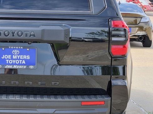 Used 2025 Toyota 4Runner SR5 RWD image 9