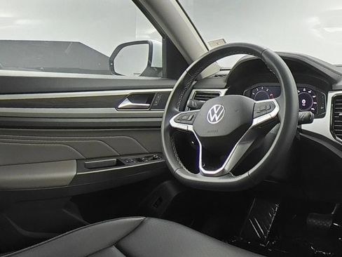 Used 2023 Volkswagen Atlas SE w/ Panoramic Sunroof Package AWD/4WD image 9