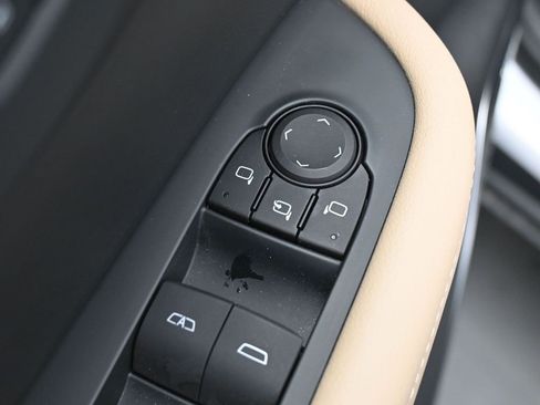 Used 2025 Buick Enclave Preferred w/ Power Package image 12