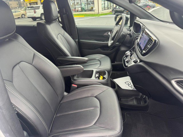 Used 2026 Chrysler Pacifica Select FWD image 43