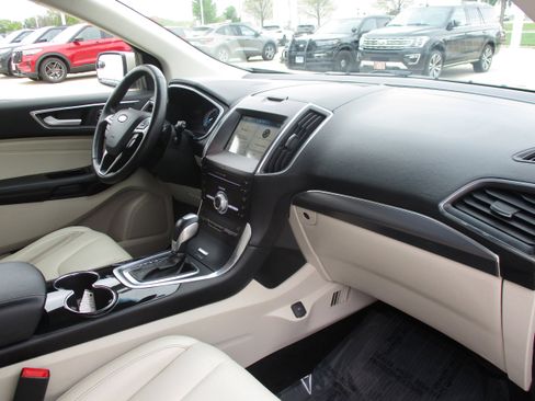 Used 2017 Ford Edge Titanium w/ Cold Weather Package FWD image 41