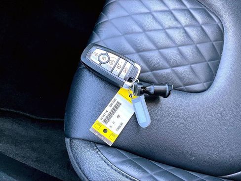 Used 2024 Ford Edge Titanium image 31