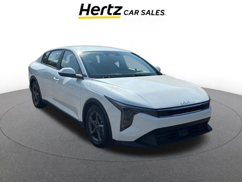 Used 2025 Kia K4 LXS image 1