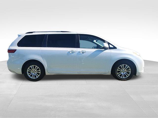 Used 2015 Toyota Sienna XLE w/ XLE Navigation Package FWD image 6