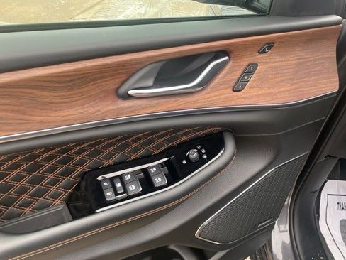 Used 2024 Jeep Grand Cherokee L Summit w/ High Altitude Package image 10