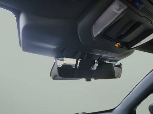 Used 2025 Subaru Forester Touring image 17