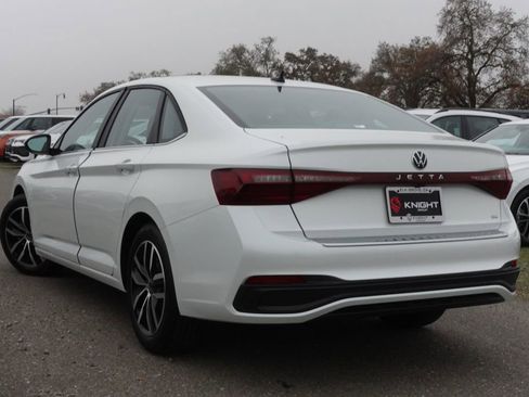 New 2026 Volkswagen Jetta SE image 9