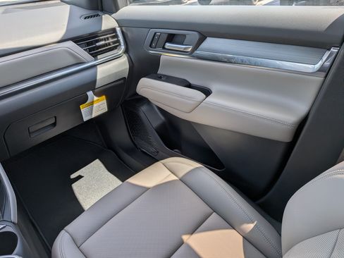 New 2027 GMC Terrain Elevation w/ Elevation Premium Package FWD image 15