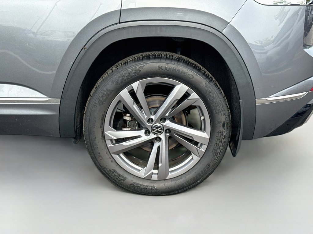 Used 2024 Volkswagen Atlas Cross Sport SEL R-Line AWD/4WD image 23
