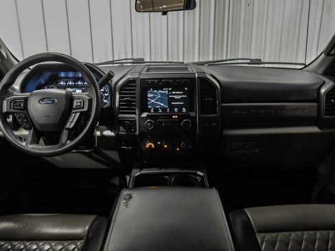 Used 2019 Ford F250 XLT w/ XLT Premium Package image 14