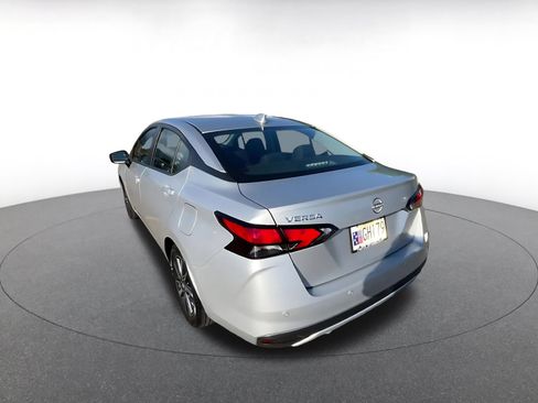 Used 2025 Nissan Versa SV FWD image 10