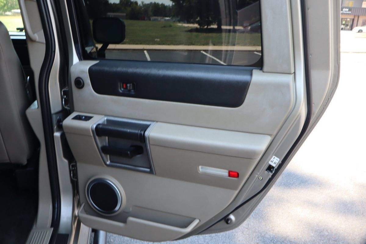 Used 2003 HUMMER H2 w/ Preferred Equipment Group AWD/4WD image 26