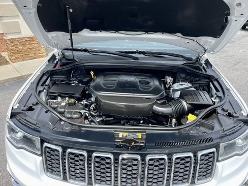 Used 2021 Jeep Grand Cherokee Laredo image 25