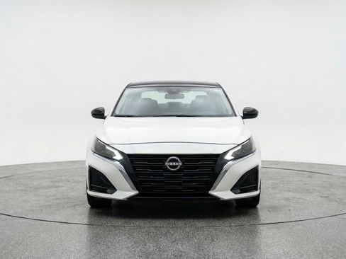 Used 2025 Nissan Altima 2.5 SV image 2