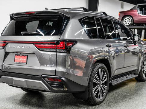 Used 2024 Lexus LX 600 4WD w/ Luxury Package image 8