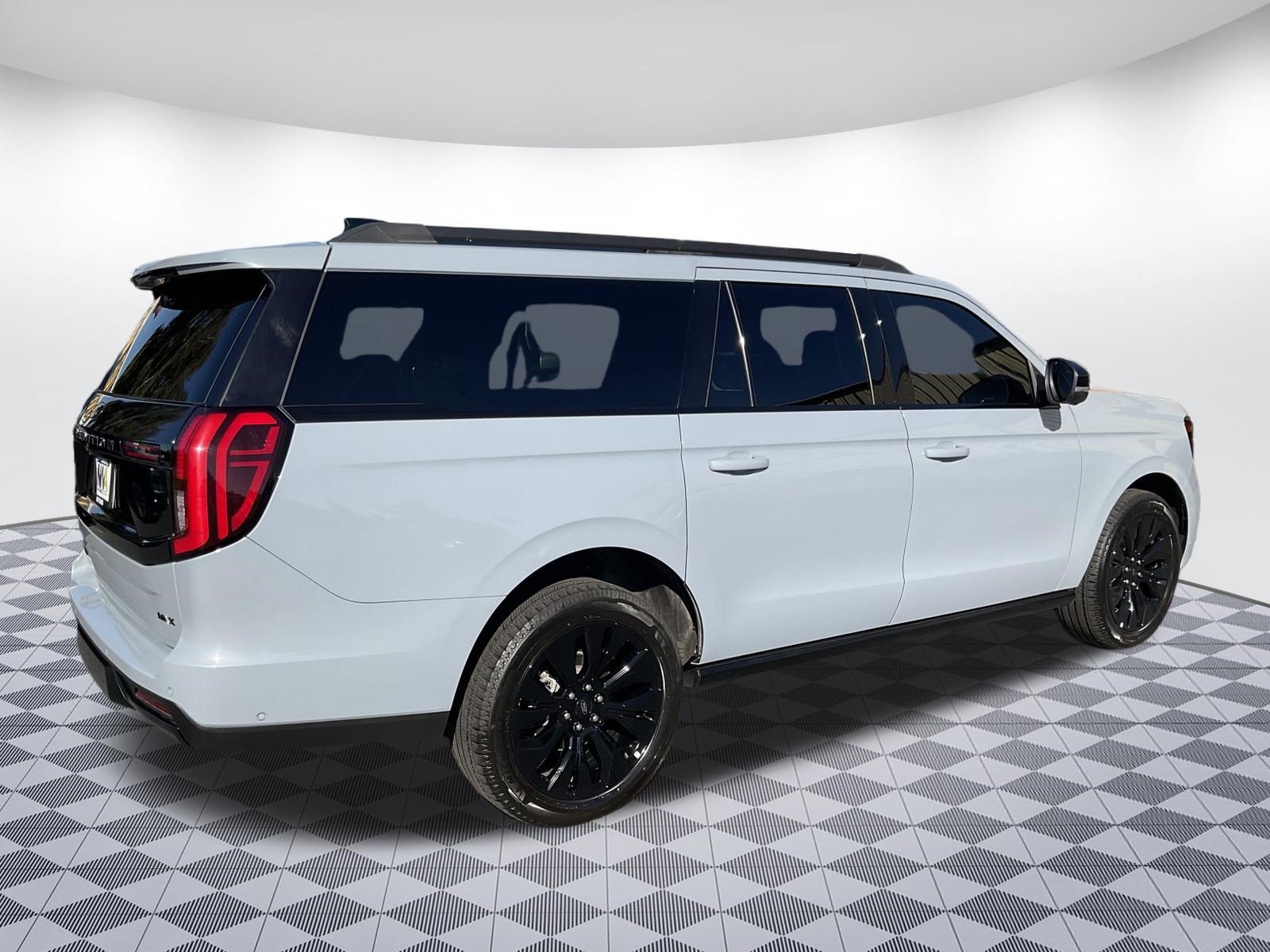 Used 2025 Ford Expedition Max Platinum w/ Stealth Appearance Package AWD/4WD image 3