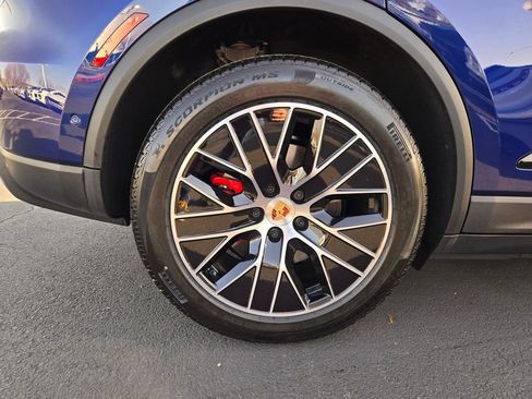 New 2025 Porsche Macan 4S Electric image 11