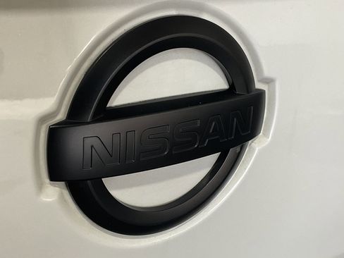 Used 2019 Nissan Titan SL w/ Midnight Edition image 6