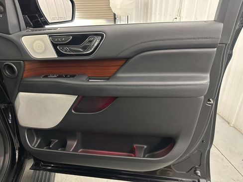 Used 2022 Lincoln Navigator Reserve image 48