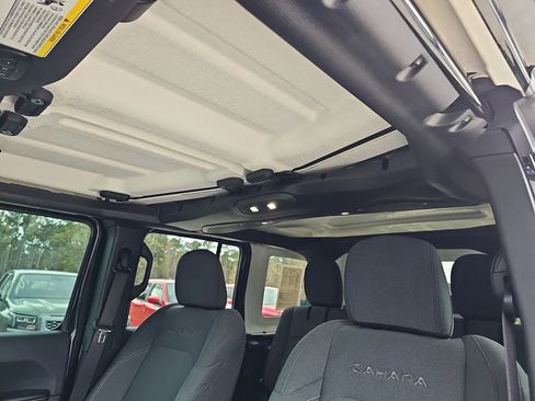 Used 2024 Jeep Wrangler Unlimited Sahara w/ Technology Group image 36