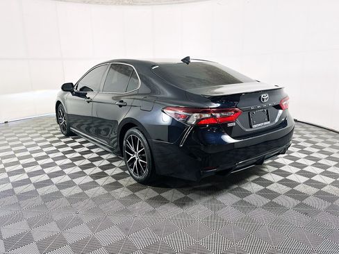 Used 2023 Toyota Camry SE w/ Cold Weather Package FWD image 5