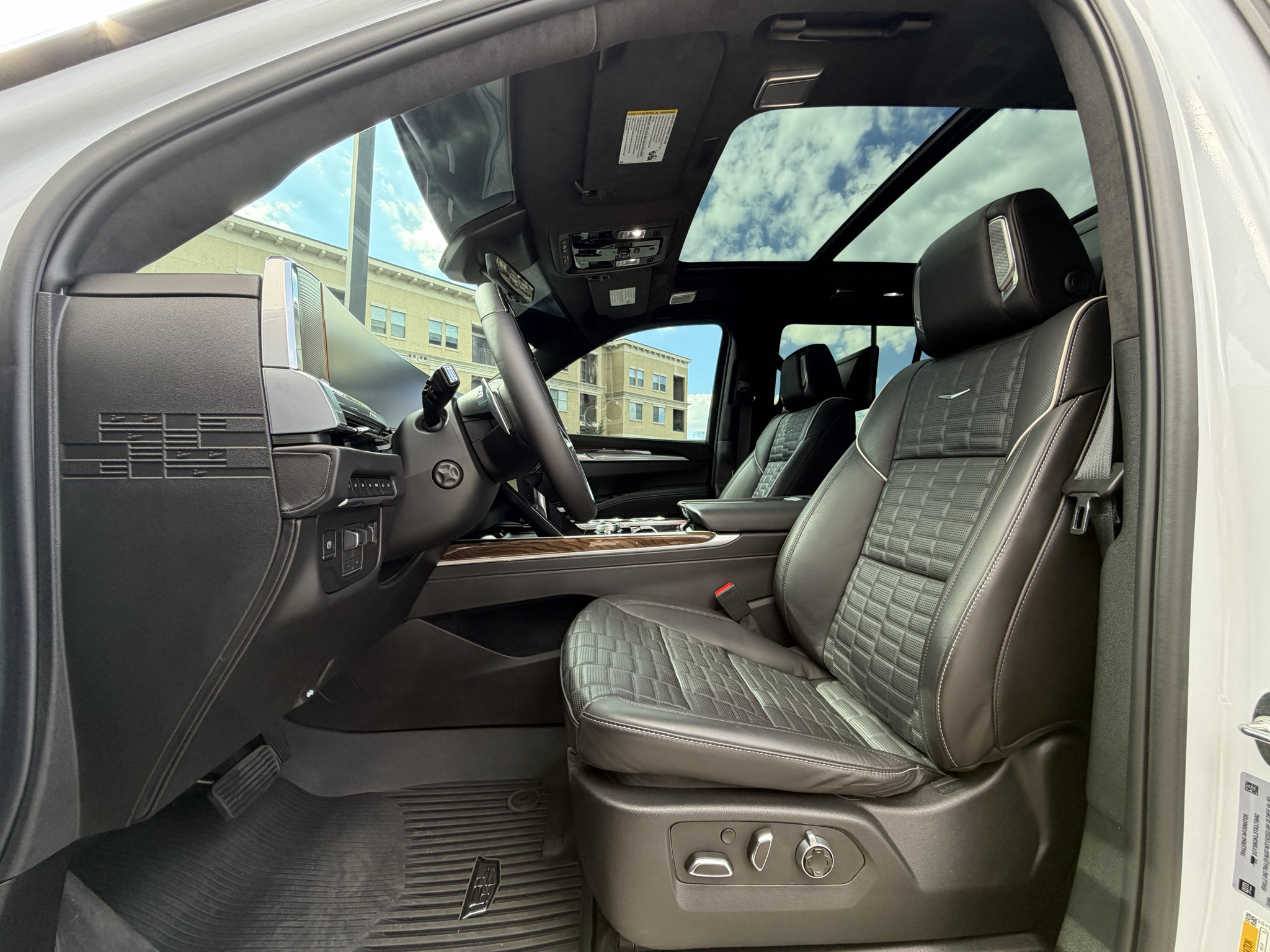 Used 2026 Cadillac Escalade Platinum Sport w/ LPO, ONYX Package AWD/4WD image 10