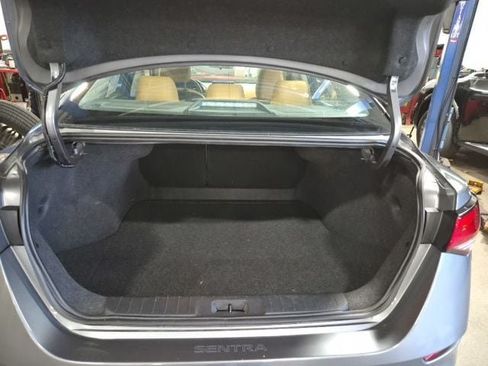 Used 2023 Nissan Sentra SV w/ SV Premium Package FWD image 18