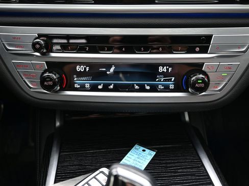 Used 2022 BMW 750i xDrive w/ Luxury Rear Seating Package AWD/4WD image 38