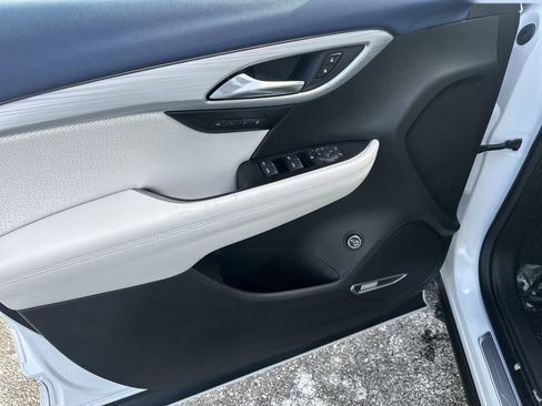 Certified 2025 Buick Envision Avenir image 7