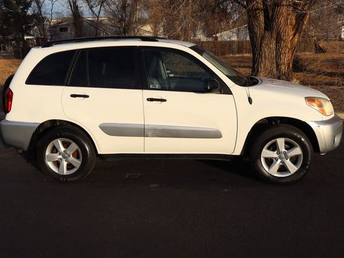 Used 2005 Toyota RAV4 4WD image 3