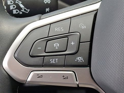 Used 2022 Volkswagen Tiguan SE image 20