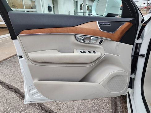 Used 2021 Volvo XC90 T6 Momentum w/ Climate Package image 14